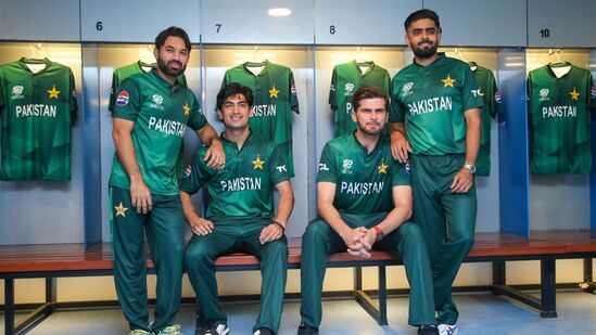 T20 World Cup 2024 Jerseys: పాకిస్థాన్ తమ సాంప్రదాయ గ్రీన్ జెర్సీలోనే టీ20 వరల్డ్ కప్ లోకి వస్తోంది. ఈ మధ్యే ఈ మెగా టోర్నీ కోసం కొత్త జెర్సీని లాంచ్ చేసింది.
