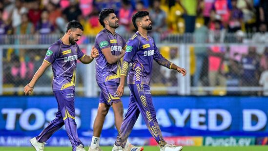 KKR vs SRH Qualifier 1: లీగ్ స్టేజ్ లో కేకేఆర్ ఆడాల్సిన చివరి రెండు మ్యాచ్ లు వర్షం వల్ల రద్దయ్యాయి. ఇది కూడా రద్దయితే మూడు మ్యాచ్ లుగా ఎలాంటి ప్రాక్టీస్ లేకుండా ఫైనల్ చేరుతుంది. అది ఒక రకంగా ఆ జట్టుకు ప్రతికూలమనే చెప్పాలి. మే 11న కేకేఆర్ తన చివరి మ్యాచ్ ఆడింది.