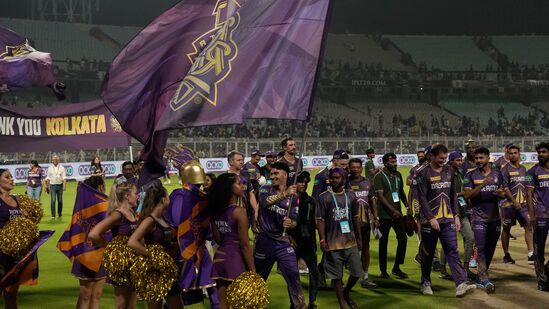 KKR vs SRH Qualifier 1: మ్యాచ్ రద్దయితే కేకేఆర్ ఫైనల్ చేరుతుంది. సన్ రైజర్స్ కు క్వాలిఫయర్ 2 రూపంలో మరో అవకాశం లభిస్తుంది. ఈ మ్యాచ్ చెన్నైలో జరుగుతుంది. గ్రూప్ స్టేజ్ లో 20 పాయింట్లతో కేకేఆర్ టాప్ లో ఉండగా.. సన్ రైజర్స్ 17 పాయింట్లతో రెండో స్థానంలో అర్హత సాధించింది.