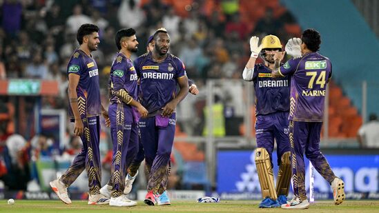 KKR vs SRH Shreyas Iyer: ఐపీఎల్ ప్లేఆఫ్స్ లో కెప్టెన్ గా అత్యధిక విజయాలు సాధించిన వారిలో శ్రేయస్ అయ్యర్ నాలుగో స్థానానికి వెళ్లాడు. ఈ లిస్ట్ లో హార్దిక్ పాండ్యాను మించిపోయాడు. ధోనీ ఐపీఎల్ ప్లేఆఫ్స్ లో 17 మ్యాచ్ లలో గెలిచాడు. రెండో స్థానంలో రోహిత్ శర్మ 11 మ్యాచ్ లలో, మూడో స్థానంలో గంభీర్ ఐదు మ్యాచ్ లలో విజయాలు సాధించారు.