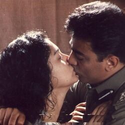 <p>Gauthami Kamal Haasan: కమల్ హాసన్ తో కలిసి పలు సినిమాలు చేసిన గౌతమి.. అతనితో 13 ఏళ్లు లివిన్ రిలేషన్షిప్ లో ఉంది. వీళ్లు ఎప్పుడూ పెళ్లి చేసుకోలేదు. ఆ తర్వాత 2016లో విడిపోయారు.&nbsp;</p>