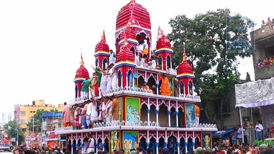 రథయాత్రకు సంబంధించి అనేక పురాణాలు ఉన్నాయి. స్నానానంతరం జగన్నాథుడు, బలరాందేవ్, వారి సోదరి సుభద్రాదేవి అత్తగారింటికి వెళ్లారని చెబుతారు. ఈ సంచార తేదీ ఆషాఢ మాసంలోని ప్రకాశవంతమైన పక్షం రెండవ రోజు. ఈ సందర్భంగా జగన్నాథుని రథయాత్ర నిర్వహిస్తారు. ఈ తిథి ప్రకారం పూరీలోని గుండిచా ఆలయంలో జగన్నాథుని రథయాత్ర నిర్వహిస్తారు. 7 రోజుల తరువాత జగన్నాథ్ గుండి ఆలయం నుండి పూరీలోని ప్రధాన జగన్నాథ ఆలయానికి తిరిగి వచ్చాడు. జగన్నాథుడు, బలరామదేవుడు, సుభద్రాదేవి తిరిగి వచ్చిన ఈ దశను ఉల్తోరథుడు అంటారు. (ఈ నివేదిక సమ్మతిపై ఆధారపడి ఉంటుంది. హిందుస్తాన్ టైమ్స్ తెలుగు ఎటువంటి బాధ్యత లేదు. &nbsp;)&nbsp;