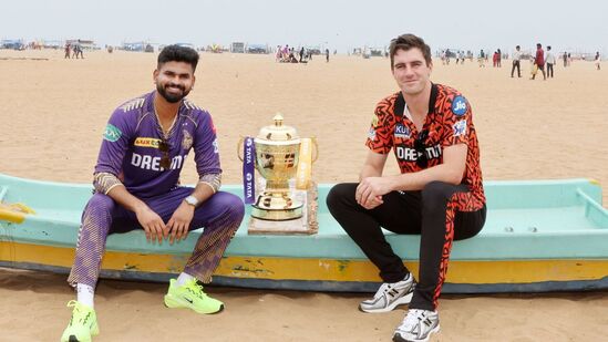 సన్‍రైజర్స్ హైదరాబాద్ (SRH), కోల్‍కతా నైట్‍రైడర్స్ (KKR) మధ్య ఐపీఎల్ 2024 సీజన్ ఫైనల్ రేపు (మే 26) చెన్నై చెపాక్ స్టేడియంలో జరగనుంది. ఈ ఫైనల్ సమరానికి ముందు నేడు (మే 25) హైదరాబాద్ కెప్టెన్ ప్యాట్ కమిన్స్, కోల్‍కతా కెప్టెన్ శ్రేయస్ అయ్యర్.. ఐపీఎల్ ట్రోఫీతో ఫొటో షూట్‍ చేశారు.&nbsp;