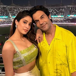జాన్వీ కపూర్, రాజ్ కుమార్ రావ్ కూడా తమ అప్ కమింగ్ మూవీ మిస్టర్ అండ్ మిసెస్ మహి ప్రమోషన్ కోసం ఫైనల్ మ్యాచ్ లో పాల్గొన్నారు.