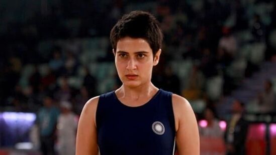 Movies on Women Athletes: రెజ్లర్ గీతా ఫోగాట్ పై రూపొందిన సినిమా దంగల్. ఈ మూవీలో ఆమె పాత్రలో ఫాతిమా సనా షేక్ నటించగా.. ఆమె తండ్రి మహావీర్ సింగ్ ఫోగాట్ పాత్రలో ఆమిర్ ఖాన్ నటించాడు. ఇండియన్ సినిమా హిస్టరీలో అత్యధిక వసూళ్లు సాధించిన సినిమా ఇది.