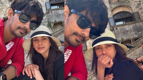 సిద్ధార్థ్, అదితి రావ్ హైదరికి ఈ ఏడాది మార్చిలో ఎంగేజ్మెంట్ జరిగింది. వీరికి వివాహమైందని పుకార్లు రాగా.. నిశ్చితార్థం చేసుకున్నామని అదితి తెలిపారు. సిద్ధార్థ్, అదితి రావ్ హైదరికి ఈ ఏడాది మార్చిలో ఎంగేజ్మెంట్ జరిగింది. వీరికి వివాహమైందని పుకార్లు రాగా.. నిశ్చితార్థం చేసుకున్నామని అదితి తెలిపారు. 