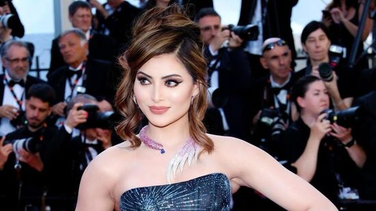 చిరంజీవి వాల్తేర్ వీర‌య్య‌, ప‌వ‌న్ క‌ళ్యాణ్ బ్రో సినిమాల్లో స్పెష‌ల్ సాంగ్స్‌లో న‌టించింది ఊర్వ‌శి. ఇప్పుడు బాల‌కృష్ణ మూవీలో ఆడిపాడ‌బోతున్న‌ది.&nbsp;