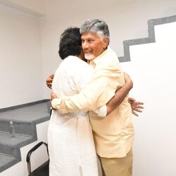 <p>ఏపీ సార్వత్రిక ఎన్నికల్లో టీడీపీ, బీజేపీ, జనసేన కూటమి ఘన విజయం సాధించింది. 165 అసెంబ్లీ స్థానాలు, 21 ఎంపీ స్థానాల్లో విజయం సాధించింది.&nbsp;</p>