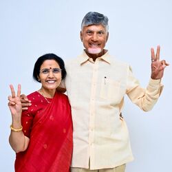 <p>ఏపీలో టీడీపీ కూటమి 166 స్థానాల్లో ఆధిక్యంలో ఉంది. వైసీపీ 9 స్థానాల్లో మాత్రమే ఆధిక్యంలో ఉంది. ఇప్పటికే.. టీడీపీ 107, బీజేపీ 7, జనసేన 19 స్థానాల్లో విజయం సాధించాయి.</p>