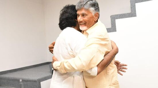 ఏపీ సార్వత్రిక ఎన్నికల్లో టీడీపీ, బీజేపీ, జనసేన కూటమి ఘన విజయం సాధించింది. 165 అసెంబ్లీ స్థానాలు, 21 ఎంపీ స్థానాల్లో విజయం సాధించింది.&nbsp;