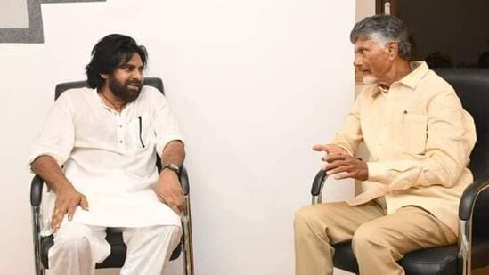 ఏపీలో మొత్తం 175 అసెంబ్లీ సీట్లు ఉన్నాయి. ఇందులో &nbsp;ఎన్డీఏ కూటమి 164 సీట్లలో విజయం సాధించింది. తెలుగుదేశం పార్టీ మొత్తం 144 స్థానాల్లో పోటీ చేయగా 135 స్థానాల్లో నెగ్గింది. అతిపెద్ద భాగస్వామ్యపక్షంగా టీడీపీ ఉంది. ఇక జనసేన 21కి 21 స్థానాల్లో జెండా ఎగరవేసింది. ఏపీలో కొత్త ప్రభుత్వ ఏర్పాటులో పవన్ కీలకంగా మారిన సంగతి తెలిసిందే.