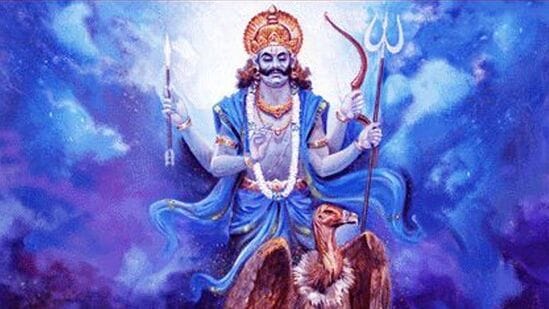 వైదిక జ్యోతిషశాస్త్రంలో శని దేవుడిని ఒక ముఖ్యమైన గ్రహంగా భావిస్తారు. అన్ని గ్రహాలలో శనిదేవుడు నెమ్మదిగా కదిలే గ్రహం. దాదాపు రెండున్నరేళ్ల పాటు ఒక రాశిలో ఉండి ఆ తర్వాత తన రాశిని మార్చుకుంటాడు. &nbsp;