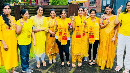 ఏపీ అసెంబ్లీ ఎన్నికల్లో తెలుగుదేశం పార్టీ విజయం సాధించడంతో ఆ పార్టీ అభిమానులు సంబరాల్లో మునిగి తేలారు.