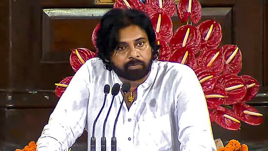 ఈ భేటీలో ప్రధాని మోదీ చంద్రబాబుతో పాటు పవన్ పేరును ప్రత్యేకంగా ప్రస్తావించారు. పవన్ అంటే వ్యక్తి కాదని… తుఫాన్ అంటూ పొగిడారు. కూటమికి ఆంధ్రా ప్రజలు సంపూర్ణ మద్దతు ప్రకటించారని గుర్తు చేశారు.