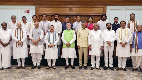 ఇక ప్రధాని మోదీ ప్రమాణ స్వీకారానికి శ్రీలంక అధ్యక్షుడితో పాటు వివిధ దేశాలకు చెందిన కీలక నేతలు హాజరవుతారని సమాచారం. ఇక ప్రధాని మోదీ ప్రమాణ స్వీకారానికి శ్రీలంక అధ్యక్షుడితో పాటు వివిధ దేశాలకు చెందిన కీలక నేతలు హాజరవుతారని సమాచారం.