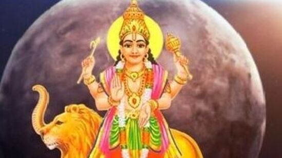 కానీ బుధుడు సూర్యుని కంటే ముందే మిథున రాశిలోకి ప్రవేశిస్తాడు. గ్రహాధిపతి తెలివితేటలు, మాట, వ్యాపారానికి అధిపతి అయిన బుధుడు 2024 జూన్ 14 న రాత్రి 11:09 గంటలకు మిథున రాశిలోకి ప్రవేశిస్తాడు. బుధుడి తరువాత సూర్యభగవానుడు జూన్ 15 న మిథున రాశిలోకి ప్రవేశిస్తాడు. అనేక రాశుల వారికి, మిథున రాశిలో బుధుడి సంచారం మీకు డబ్బు, ఆనందం, వృత్తి, వ్యాపారం పరంగా ఆకస్మిక ఫలితాలను ఇస్తుంది.