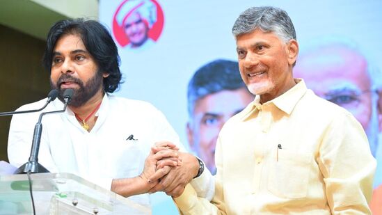 జైల్లో చంద్రబాబు బాగా నలిగిపోయారని &nbsp;చెబుతున్న పవన్ కళ్యాణ్