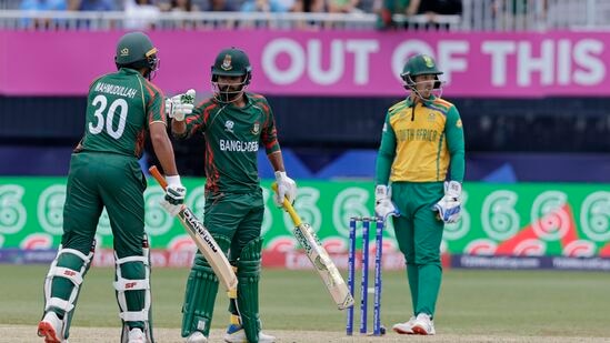 South Africa vs Bangladesh T20 World Cup: తౌఫిక్ హృదయ్, మహ్మదుల్లా పోరాటంతో ఒక దశలో బంగ్లాదేశ్ 114 రన్స్ టార్గెట్ చేజ్ చేసేలా కనిపించింది. కానీ చివరికి ఆ టీమ్ 20 ఓవర్లలో 7 వికెట్లకు 109 రన్స్ మాత్రమే చేసింది.