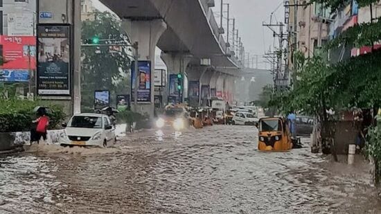 హైదరాబాద్‌లోని పలు ప్రాంతాల్లో కుండ పోత వర్షం కురిసింది. కుత్బుల్లాపూర్‌, జీడిమెట్ల, కొంపల్లి, సికింద్రాబాద్‌, అల్వాల్, నాచారం, &nbsp;కంటోన్మెంట్‌లో భారీగా వర్షం కురిసింది. అలాగే ఉప్పల్, ఎల్బీ నగర్, వనస్థలిపురం, సరూర్‌నగర్, అంబర్‌పేట్, మలక్‌పేట్‌లో భారీ వర్షం కురిసింది.&nbsp;