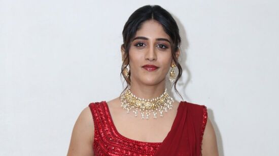 ఒకేరోజు తాను న‌టించిన యేవ‌మ్‌, మ్యూజిక్ షాప్ మూర్తి రెండు సినిమాలు రిలీజ్ కావ‌డం ఆనందంగా ఉంద‌ని చాందిని చౌద‌రి అన్న‌ది.&nbsp;