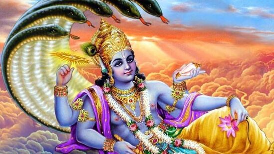 నిర్జల ఏకాదశి నాడు ఉపవాసం చేయడంలో హిందూమతంలో విశేష ప్రాముఖ్యత ఉంది. జ్యేష్ఠ మాసంలోని శుక్లపక్షం ఏకాదశి నాడు ఆచరించే ఈ ఉపవాసం విష్ణువుకు, లక్ష్మీదేవికి అంకితం చేశారు. ఈ ఏడాది జూన్ 18న ఈ నిర్జల ఏకాదశి పర్వదినాన్ని నిర్వహించుకుంటారు.