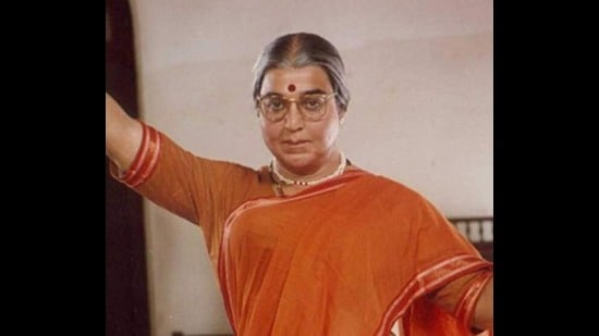 1997లో విడుదలైన భామనే సత్యభామనే ఒక క్లాసిక్ కామెడీ చిత్రం. ఈ చిత్రంలో కమల్ హాసన్ తన కూతురికి దగ్గరగా ఉండేందుకు తన భార్య ఇంట్లోకి ఇలా బామ్మ రుక్మిణి గెటప్‌లో ఎంట్రీ ఇస్తాడు. ఈ పాత్రలో కమల్ హాసన్ నటనకు యావత్ సినీ ఇండస్ట్రీ ఫిదా అయిపోయింది.&nbsp;&nbsp;&nbsp;&nbsp;