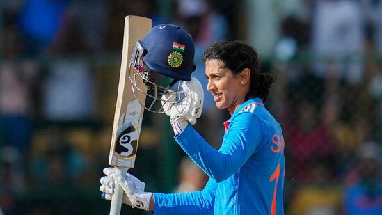 Smriti Mandhana Record: మిథాలీ రాజ్ కు వన్డేల్లో ఇది ఆరో సెంచరీ. ఈ క్రమంలో 5 సెంచరీలతో ఉన్న హర్మన్ ప్రీత్ ను అధిగమించింది. మిథాలీ రాజ్ 7 సెంచరీలతో టాప్ లో ఉంది.