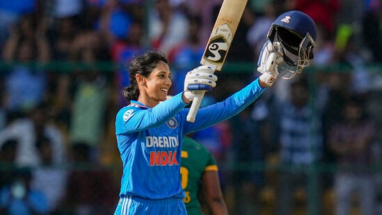 Smriti Mandhana Record: వన్డే కెరీర్లో స్మృతి మంధానాకు ఇది ఆరో సెంచరీ కావడం విశేషం. ఇక తన సొంత మైదానం బెంగళూరులో తొలి సెంచరీ చేసింది. ఈ క్రమంలో కెప్టెన్ హర్మన్‌ప్రీత్ కౌర్ రికార్డు బ్రేక్ చేసింది.