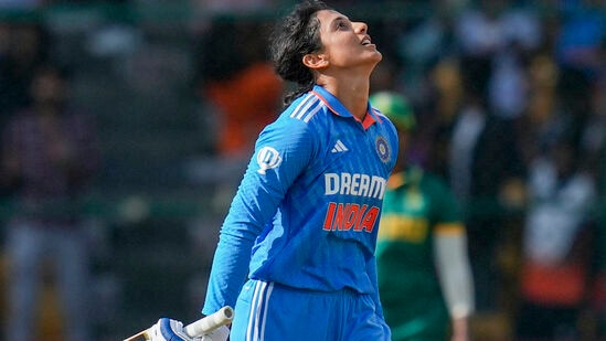 Smriti Mandhana Record: మిథాలీ రాజ్ (10868 రన్స్) తర్వాత అంతర్జాతీయ మహిళల క్రికెట్లో 7 వేల పరుగుల మైలురాయి అందుకున్న రెండో ఇండియన్ ప్లేయర్ గా స్మృతి మంధానా నిలిచింది.