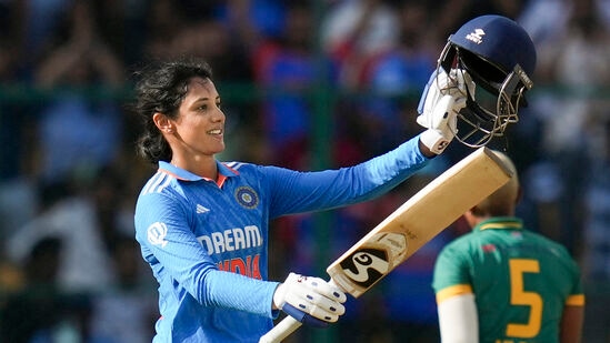 Smriti Mandhana Record: మహిళల వన్డే క్రికెట్లో స్మృతి మంధానా 27 ఫిఫ్లీ ప్లస్ స్కోర్లు సాధించింది. మహిళల క్రికెట్ లో సుజీ బేట్స్ (32), చార్లెట్ ఎడ్వర్డ్స్ (28) తర్వాత మూడో స్థానంలో ఉంది.