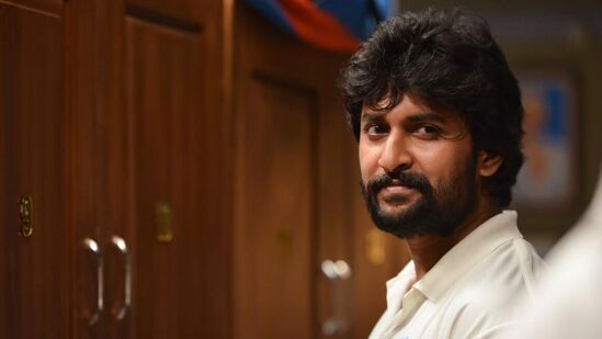 నాని హీరోగా గౌత‌మ్ తిన్న‌నూరి &nbsp;ద‌ర్శ‌క‌త్వంలో రూపొందిన జెర్సీ నేష‌న‌ల్ అవార్డుల‌తో పాటు మంచి సినిమాగా ప్రేక్ష‌కుల మ‌న్న‌న‌ల‌ను అందుకున్న‌ది. కొడుకు క‌ల నెర‌వేర్చ‌డం కోసం 30 ఏళ్ల త‌ర్వాత క్రికెట‌ర్‌గా రీఎంట్రీ ఇచ్చిన ఓ తండ్రి స్ఫూర్తిదాయ‌క ప్ర‌యాణంతో ఈ మూవీ రూపొందింది.