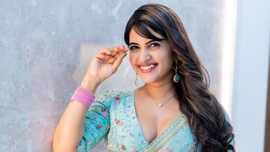 బిగ్‌బాస్ షోలోకి స్ర‌వంతి రీఎంట్రీ ఇవ్వ‌బోతున్న‌ట్లు ప్ర‌చారం జ‌రుగుతోంది. బిగ్‌బాస్ తెలుగు సీజ‌న్ 8లో ఆమె కంటెస్టెంట్‌గా పాల్గొన‌నున్న‌ట్లు ప్ర‌చారం జ‌రుగుతోంది.&nbsp;