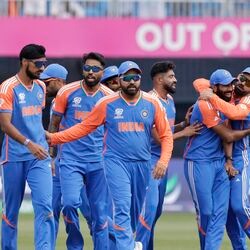 <p>Team India Super 8 Schedule: టీ20 వరల్డ్ కప్ 2024లో భాగంగా గ్రూప్ ఎలో ఆడిన టీమిండియా అజేయంగా సూపర్ 8లో అడుగుపెట్టిన విషయం తెలిసిందే. యూఎస్ఏ, పాకిస్థాన్, ఐర్లాండ్ లపై గెలవగా.. కెనడాతో మ్యాచ్ వర్షం వల్ల రద్దయింది.</p>