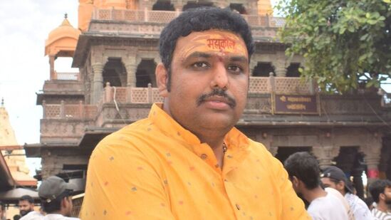ఆధ్యాత్మిక వేత్త పంచాంగకర్త బ్రహ్మశ్రీ చిలకమర్తి ప్రభాకర చక్రవర్తి శర్మ 