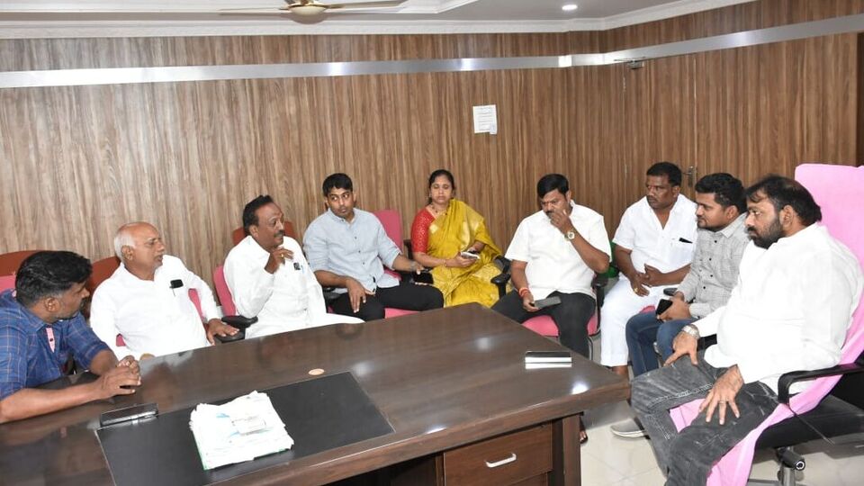 Warangal Mayor: గ్రేటర్ వరంగల్ మేయర్ కు అవిశ్వాస గండం!BRS, BJP కార్పొరేటర్ల భేటీ