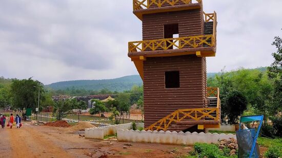 BOGATHA WATERFALLS - Telangana Tourism పేరుతో తెలంగాణ టూరిజం ఈ ప్యాకేజీని ఆపరేట్ చేస్తుంది. కేవలం ఒక్క రోజులోనే ఈ ట్రిప్ ముగుస్తుంది. నాన్ ఏసీ కోచ్ బస్సులో హైదరాబాద్ నుంచి బొగతకు వెళ్తారు.