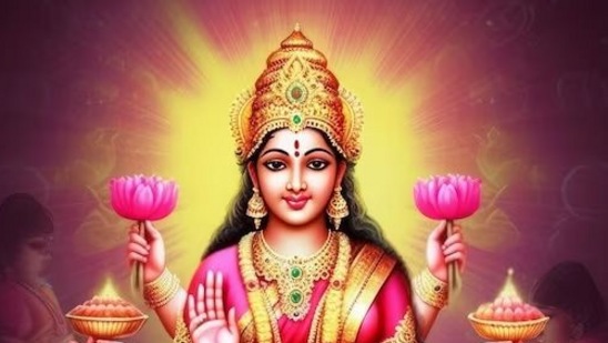 పూర్ణిమ తిథి ఆరాధన, మతం, కర్మ, సద్గుణ సాధనకు ప్రత్యేకమైనదిగా భావిస్తారు. అయితే దీనితో పాటు లక్ష్మీదేవి ఆరాధన కూడా ఈ రోజున ముఖ్యమైనది. పౌర్ణమి రోజున లక్ష్మీదేవిని పూజించి, కొన్ని పరిహారాలు చేస్తే, దేవి సంతోషిస్తుంది. ఆర్ధిక సమస్యలు తొలగిస్తుంది.