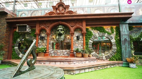 Bigg Boss OTT 3 house: ఇక గార్డెన్ ఏరియా కూడా మొత్తం మాయా ప్రపంచాన్ని తలపిస్తోంది. ఇది చూస్తుంటే ఈ బిగ్ బాస్ ఓటీటీ 3 సీజన్లో పాల్గొనబోయే కంటెస్టెంట్లకు ఓ కొత్త అనుభూతి లభించడం ఖాయంగా కనిపిస్తోంది.
