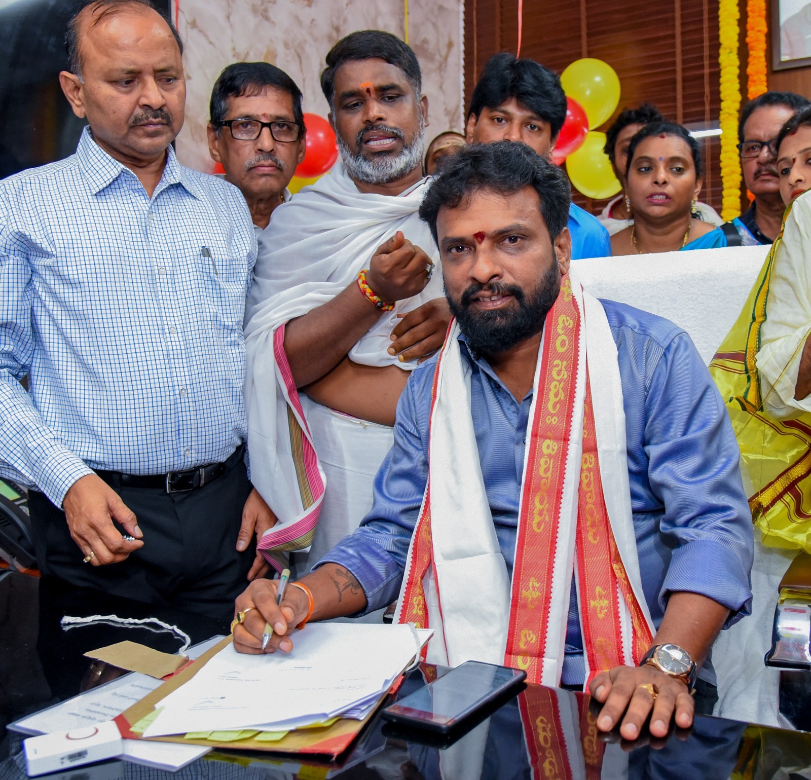 మంత్రిగా బాధ్యతలు చేపడుతున్న వాసంశెట్టి సుభాష్