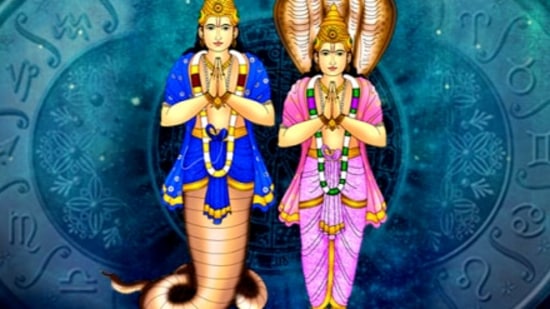 తొమ్మిది గ్రహాలలో రాహువు అశుభ గ్రహం .ఆయన చేసే పనులన్నీ అన్ని రాశులపై ప్రభావం చూపుతాయి. రాహు ఎప్పుడూ తిరోగమన దశలో సంచరిస్తాడు. రాహు, కేతువులు విడదీయరాని గ్రహాలు. శని తర్వాత రాహువు చాలా నెమ్మదిగా కదులుతున్న గ్రహంగా పరిగణించబడుతుంది. ఒక రాశి నుండి మరొక రాశికి మారడానికి 18 నెలలు పడుతుంది. గత ఏడాది అక్టోబర్ నెలాఖరున రాహువు మీనరాశిలోకి ప్రవేశించారు