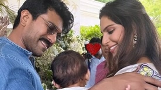 Ram Charan Klin Kaara: రామ్ చరణ్, ఉపాసన కూతురు క్లిన్ కారా ఫస్ట్ బర్త్ డే వేడుకలను ఈ దంపతులు ఘనంగా నిర్వహించారు. తమ స్నేహితులు, సన్నిహితులకు పార్టీ ఇచ్చారు.