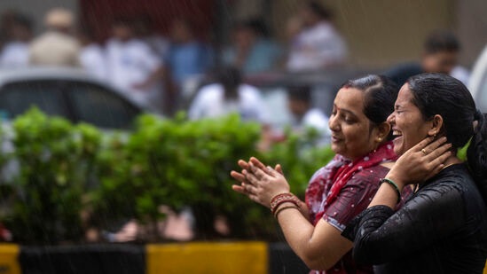నాగ్​పూర్​, అమరావతి, యావత్మాల్, గడ్చిరోలిలో భారీ నుంచి అతి భారీ &nbsp;వర్షాలు కురుస్తాయని, నాసిక్, అహ్మద్​నగర్, ధూలే, నందుర్బార్, జల్గావ్​లో భారీ వర్షాలు కురుస్తాయని ఐఎండీ తెలిపింది.