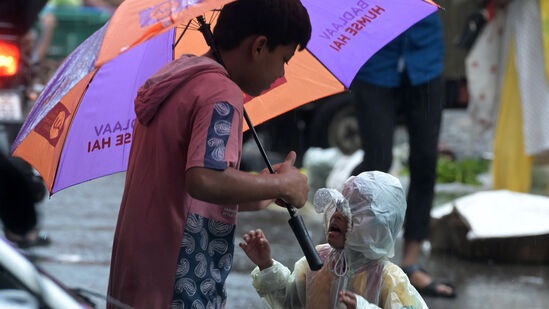 విదర్భ, నాగ్పూర్, అమరావతి, యావత్మాల్, గడ్చిరోలి జిల్లాల్లో &nbsp;భారీ నుంచి అతి భారీ వర్షాలు కురిసే అవకాశం ఉందని ఎల్లో అలర్ట్ ప్రకటించారు అధికారులు.