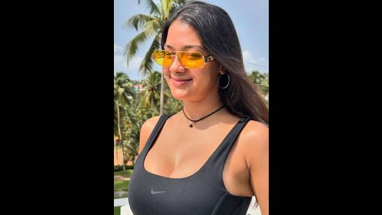 ఈ ఫొటోల్లో నమ్రతా మల్లా చాలా హాట్‌గా కనిపించడంతో కుర్రాళ్లు వెర్రెక్కిపోతున్నారు. ఆమె అందాన్ని పొగుడుతూ ఫొటోలకు కామెంట్స్ చేస్తున్నారు.&nbsp;