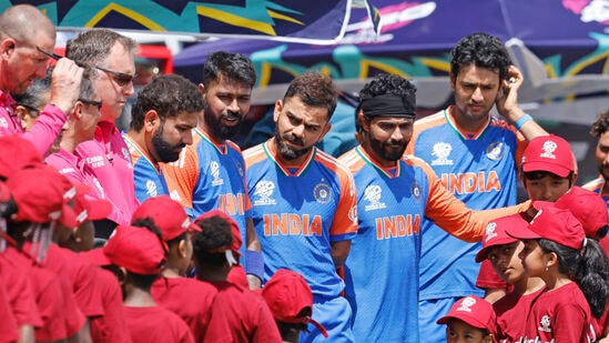 Team India Semi Final Opponent: ఒకవేళ ఇండియా గ్రూప్ 1 టాపర్ గా సెమీఫైనల్లో అడుగుపెడితే.. మన టీమ్ తొలి సెమీఫైనల్లో ఇంగ్లండ్ తో ఆడుతుంది. రెండోస్థానంలో అర్హత సాధిస్తే.. గ్రూప్ 2 టాపర్ సౌతాఫ్రికాతో రెండో సెమీఫైనల్లో ఆడుతుంది.