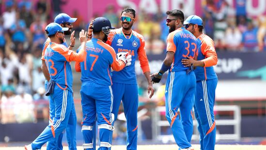 India vs Australia: ప్రపంచకప్ సెమీస్ చేరిన భారత్.. ఆస్ట్రేలియాపై ప్రతీకార విజయం.. అక్షర్ సూపర్ క్యాచ్.. రోహిత్ ధనాధన్