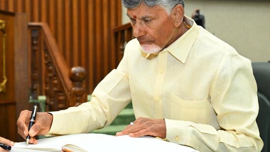 చంద్రబాబు అధ్యక్షతన తొలి క్యాబినెట్ సమావేశం