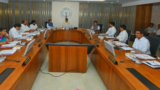 కొనసాగుతున్న ఏపీ క్యాబినెట్ సమావేశం
