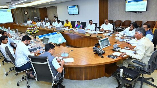 ముఖ్యమంత్రి చంద్రబాబు అధ్యక్షతన తొలి క్యాబినెట్ సమావేశం