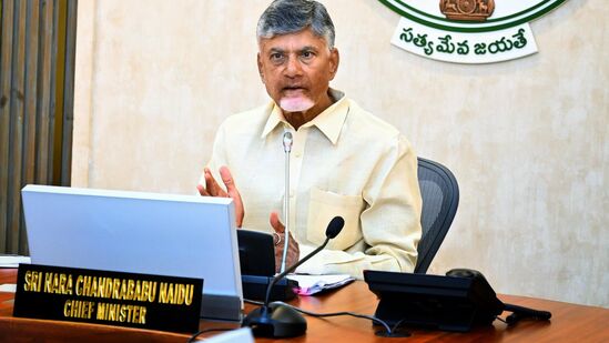క్యాబినెట్ సమావేశంలో ముఖ్యమంత్రి చంద్రబాబు నాయుడు